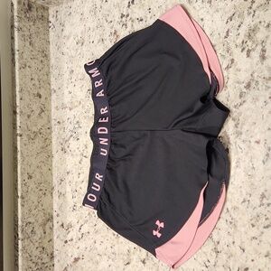 Under Armour Heat Gear Loose Women's Shorts Pink & Black Size Medium